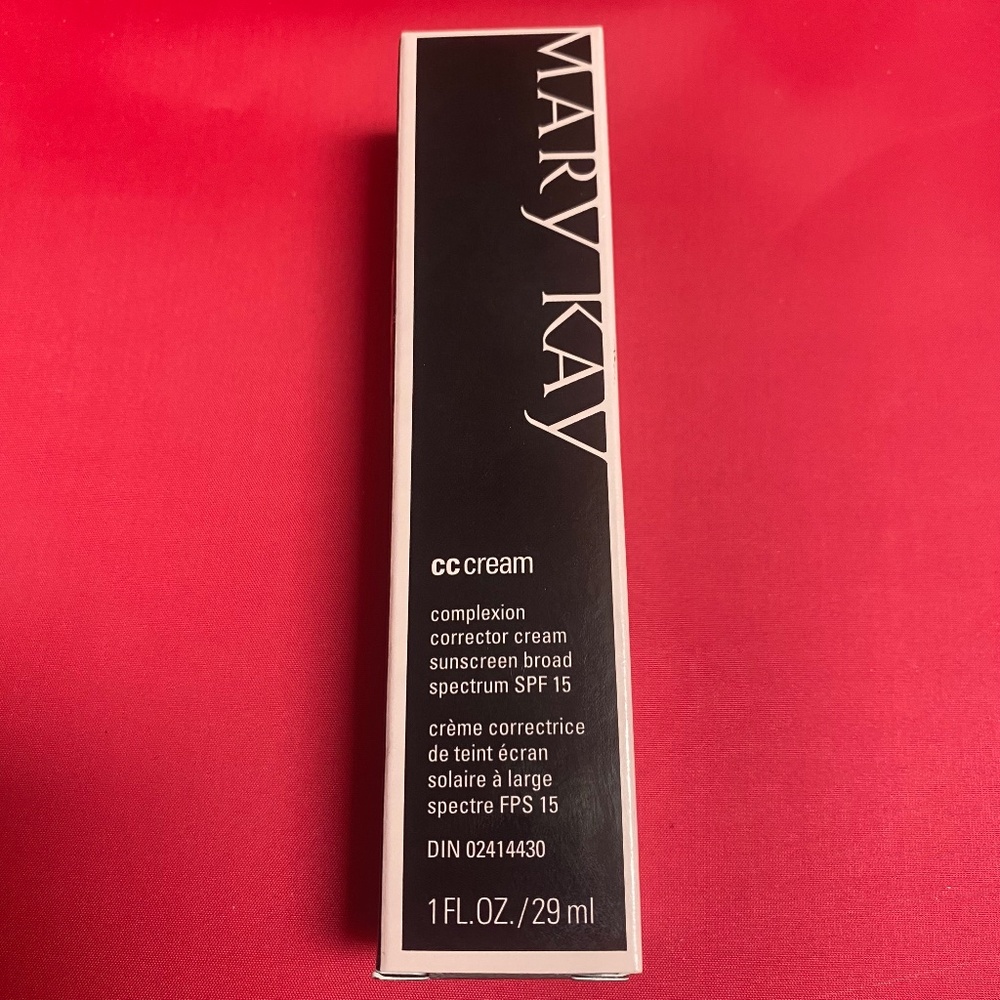 Mary Kay CC Cream. Complexion corrector cream. SPF 15. Shade Very Deep.